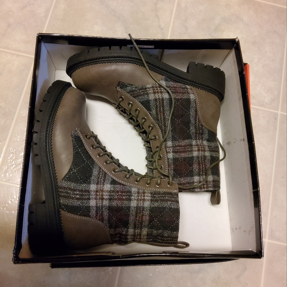 NEW! ROCK & CANDY GREY MAX FAUX LEATHER  COMBAT ANKLE BOOTS SHOES SIZE 6 M - Picture 11 of 11